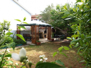 Cheap flat with big garden close to the beach